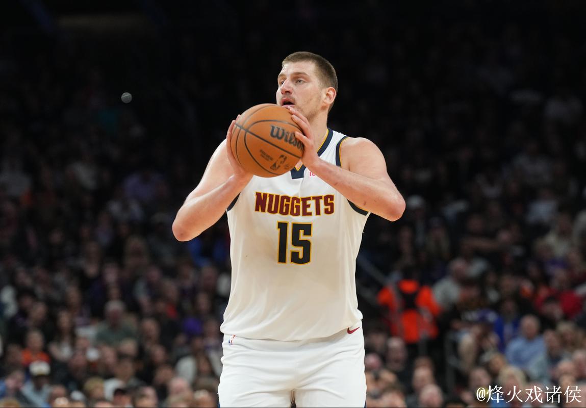 约基奇半场10投5中,三分4中2得到15分5篮板6助攻1抢断2封盖 约基奇半场10投5中,三分4中2得到15分5篮板6助攻1抢断2封盖