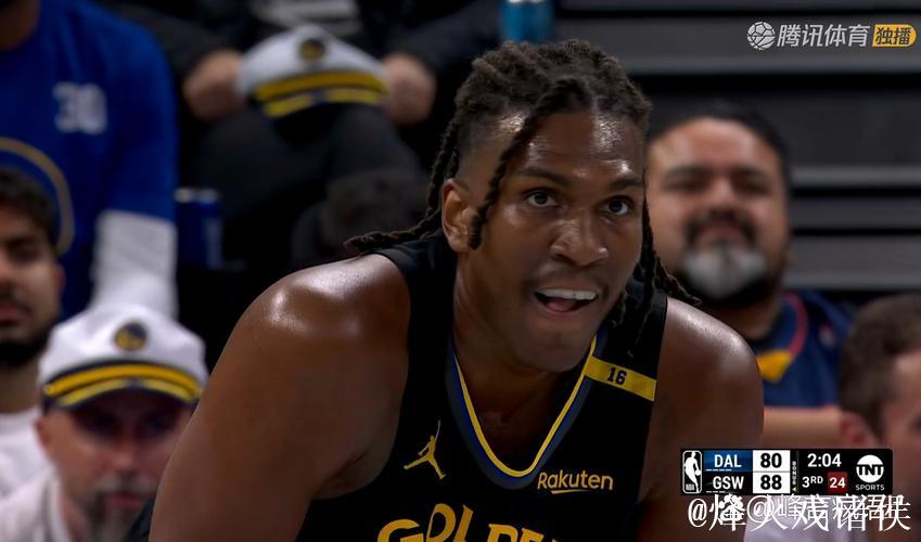 库里轰下39分，汤普森战旧主砍22分，勇士险胜独行侠