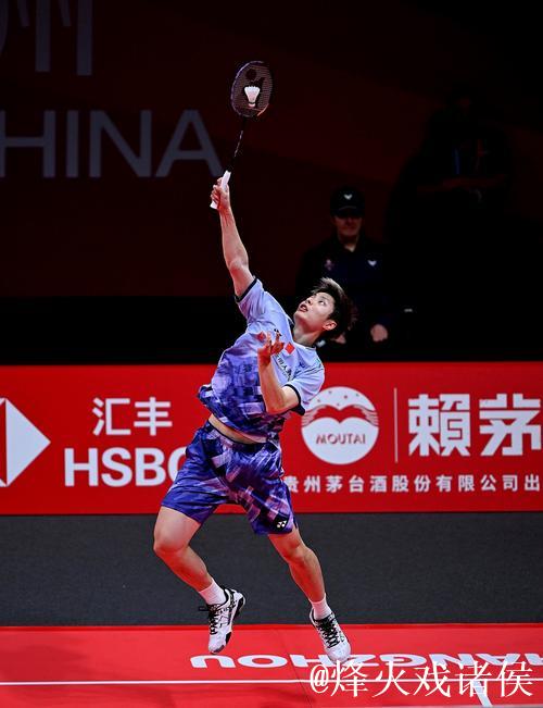 石宇奇2-1战胜赖浩俊，晋级羽毛球世锦赛男单决赛