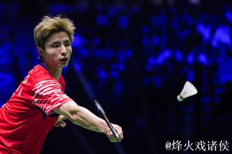 石宇奇2-1战胜赖浩俊，晋级羽毛球世锦赛男单决赛